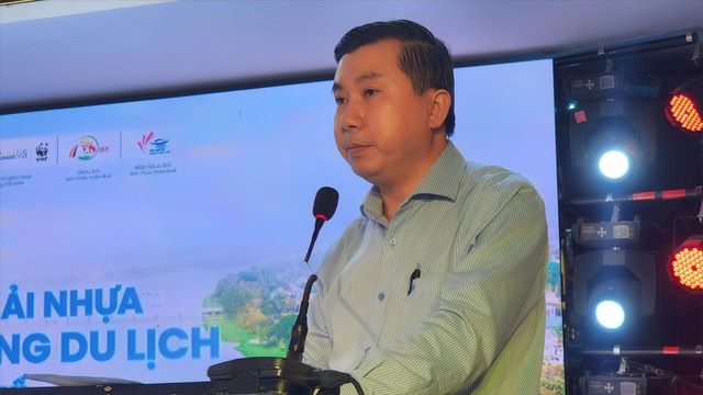 Ông Nguyễn Văn Phúc, Giám đốc Sở Du lịch Thừa Thiên Huế phát biểu tại hội thảo.
